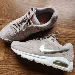 Nike Womens Air Max Command PRM Trainers - Size 9
